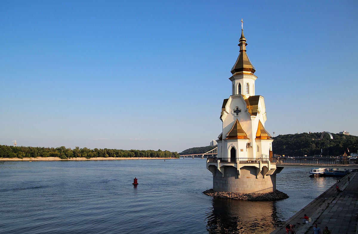Храм на воді в Києві фото